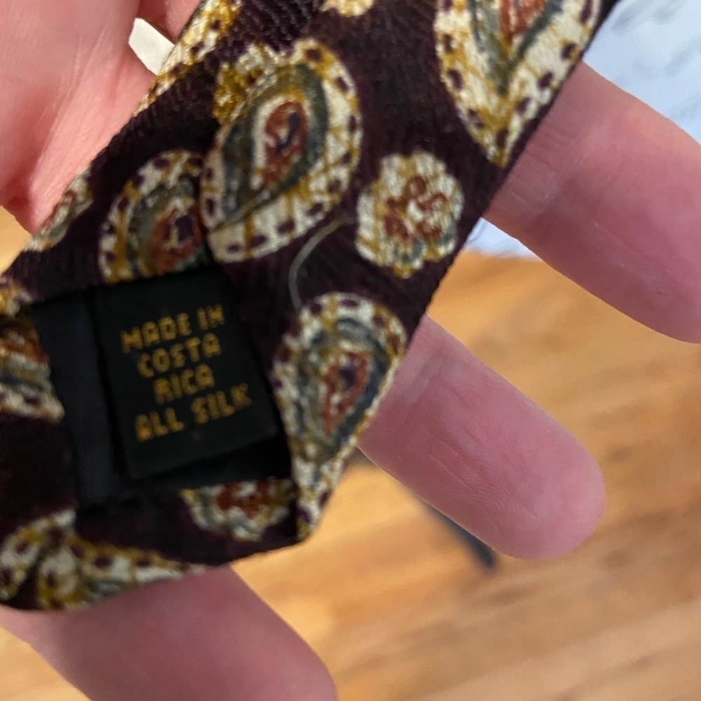 2/20, 3/25, 4/30 Vintage Silk Tie Bill Blass - Picture 3 of 3